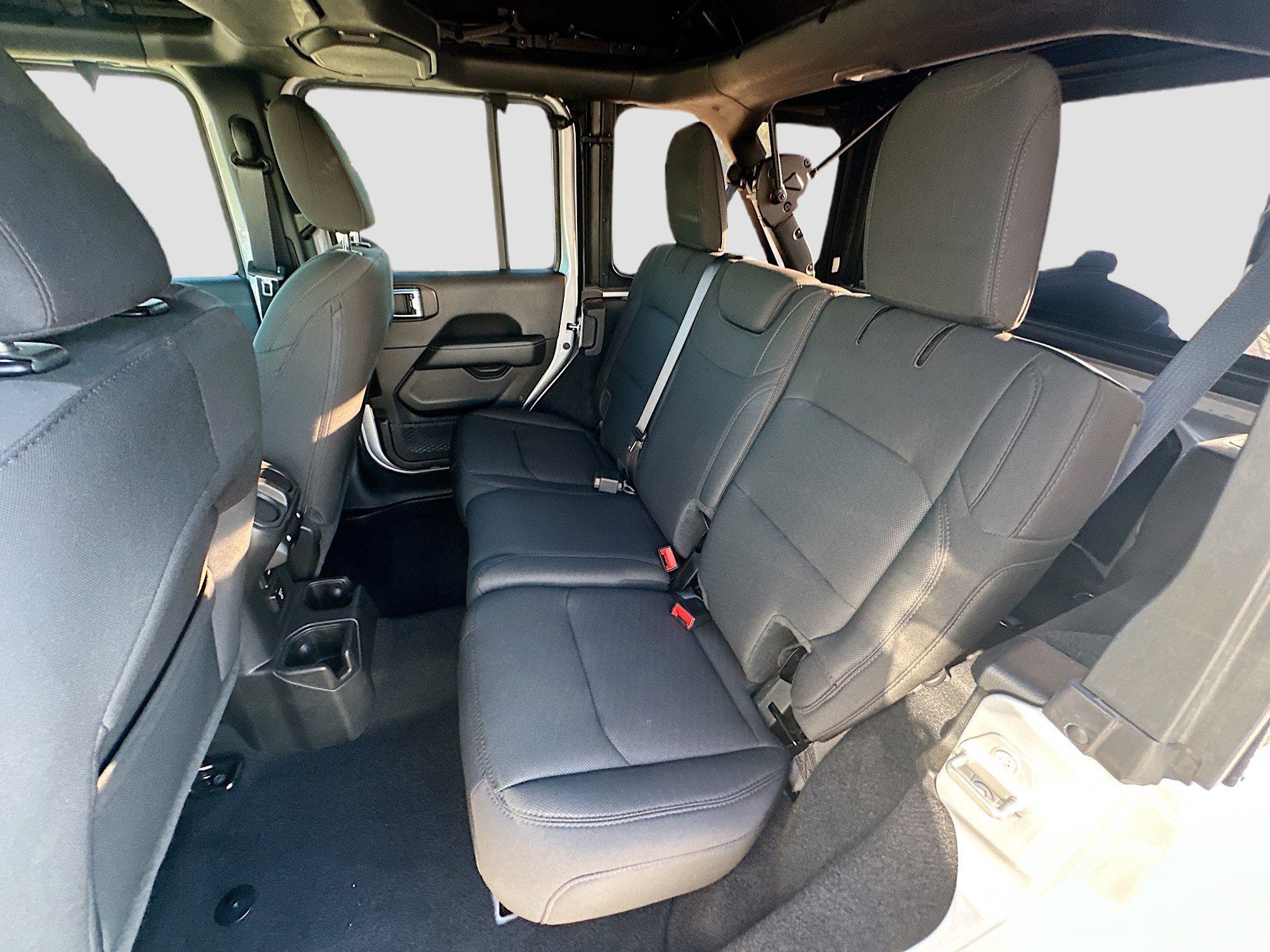 Used 2022 Jeep Wrangler Unlimited Sahara image 25