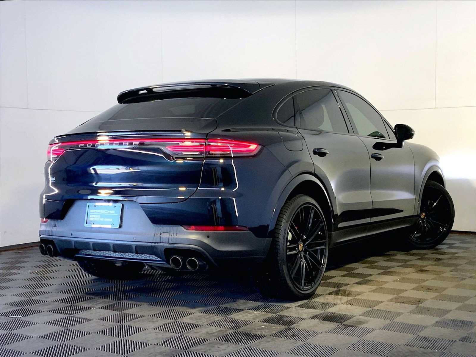 Used 2023 Porsche Cayenne Platinum Edition AWD/4WD image 7
