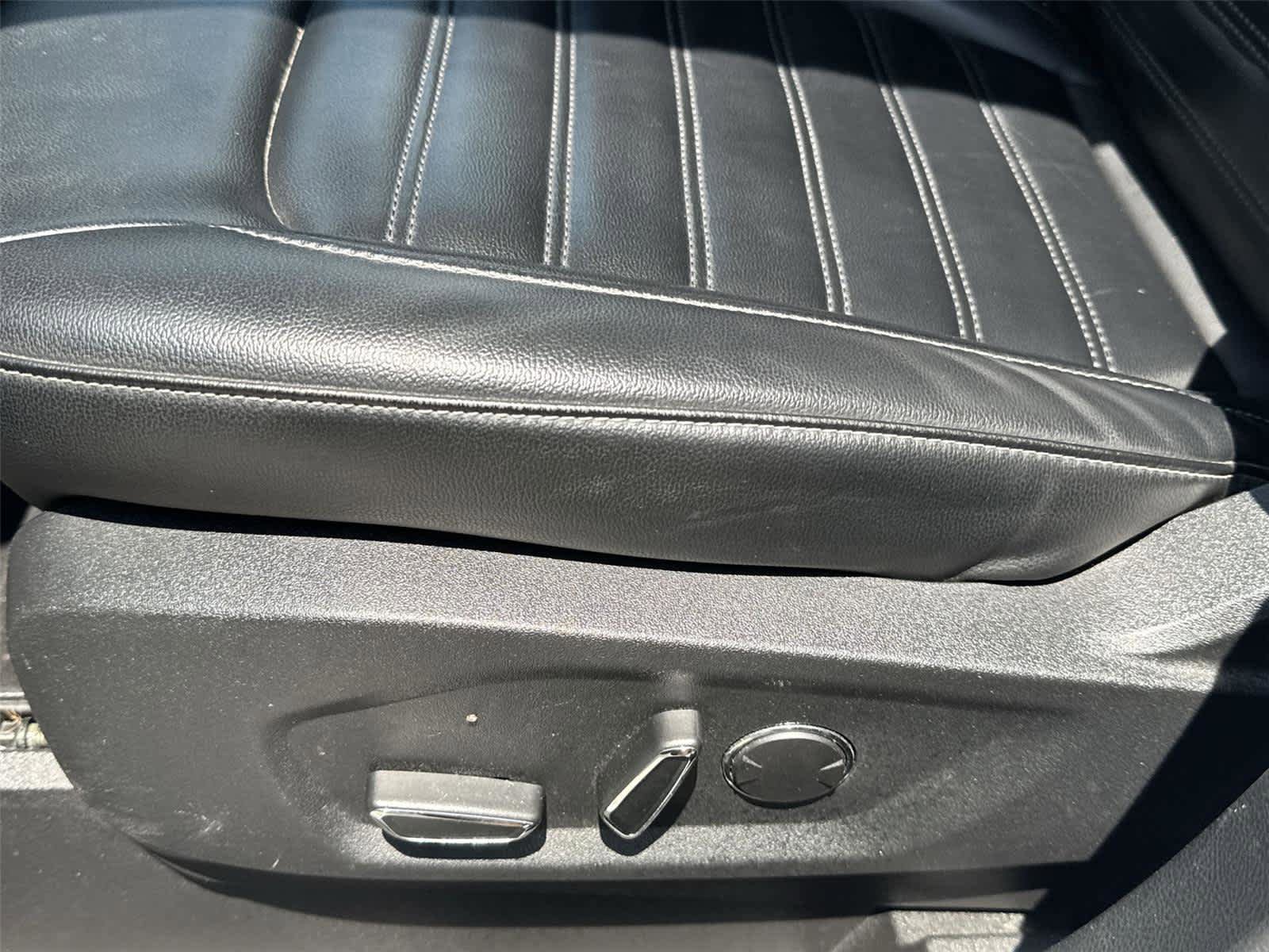 Used 2019 Ford Edge SEL w/ Equipment Group 201A AWD/4WD image 13