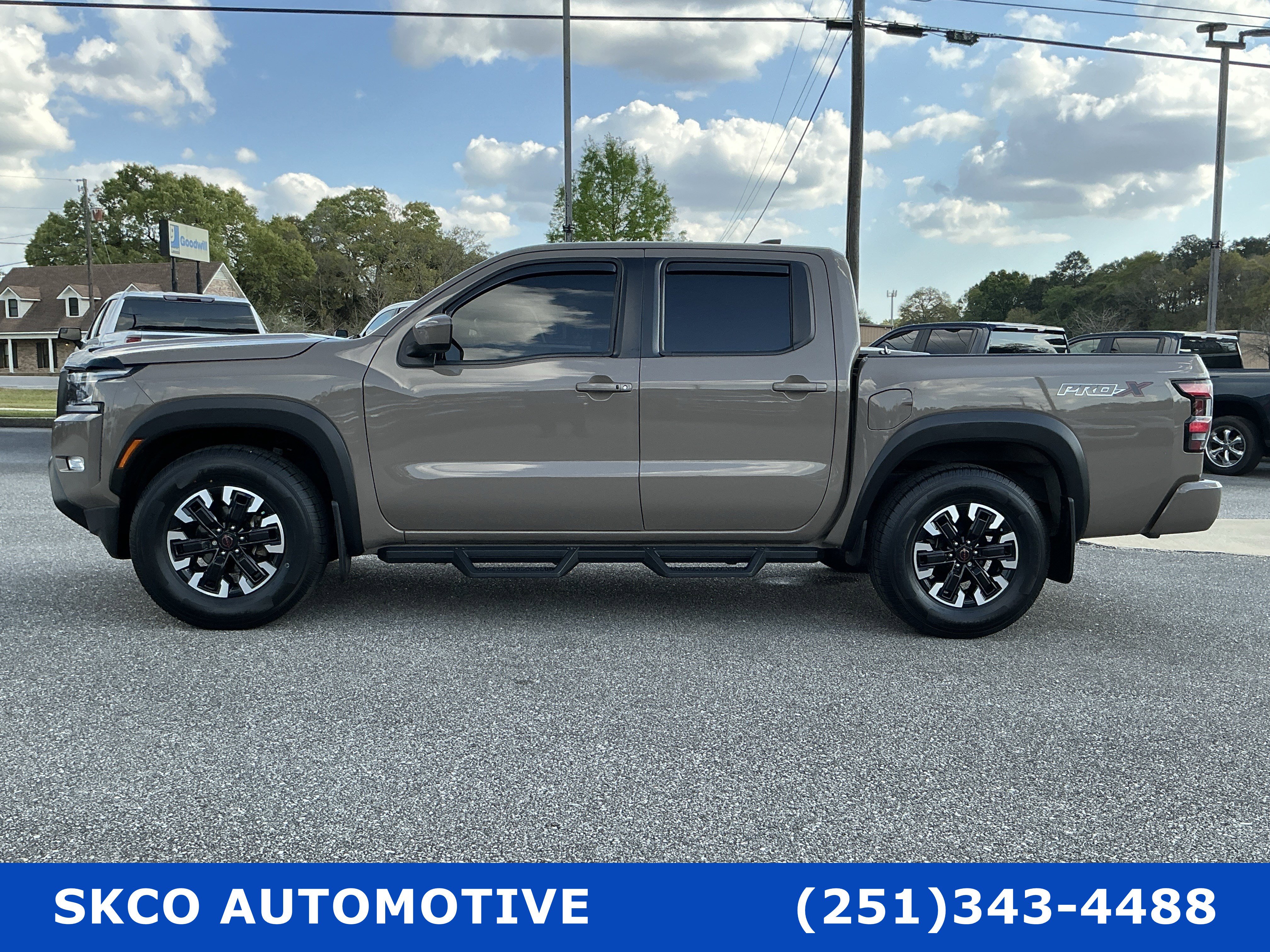 Used 2022 Nissan Frontier Pro-X image 2