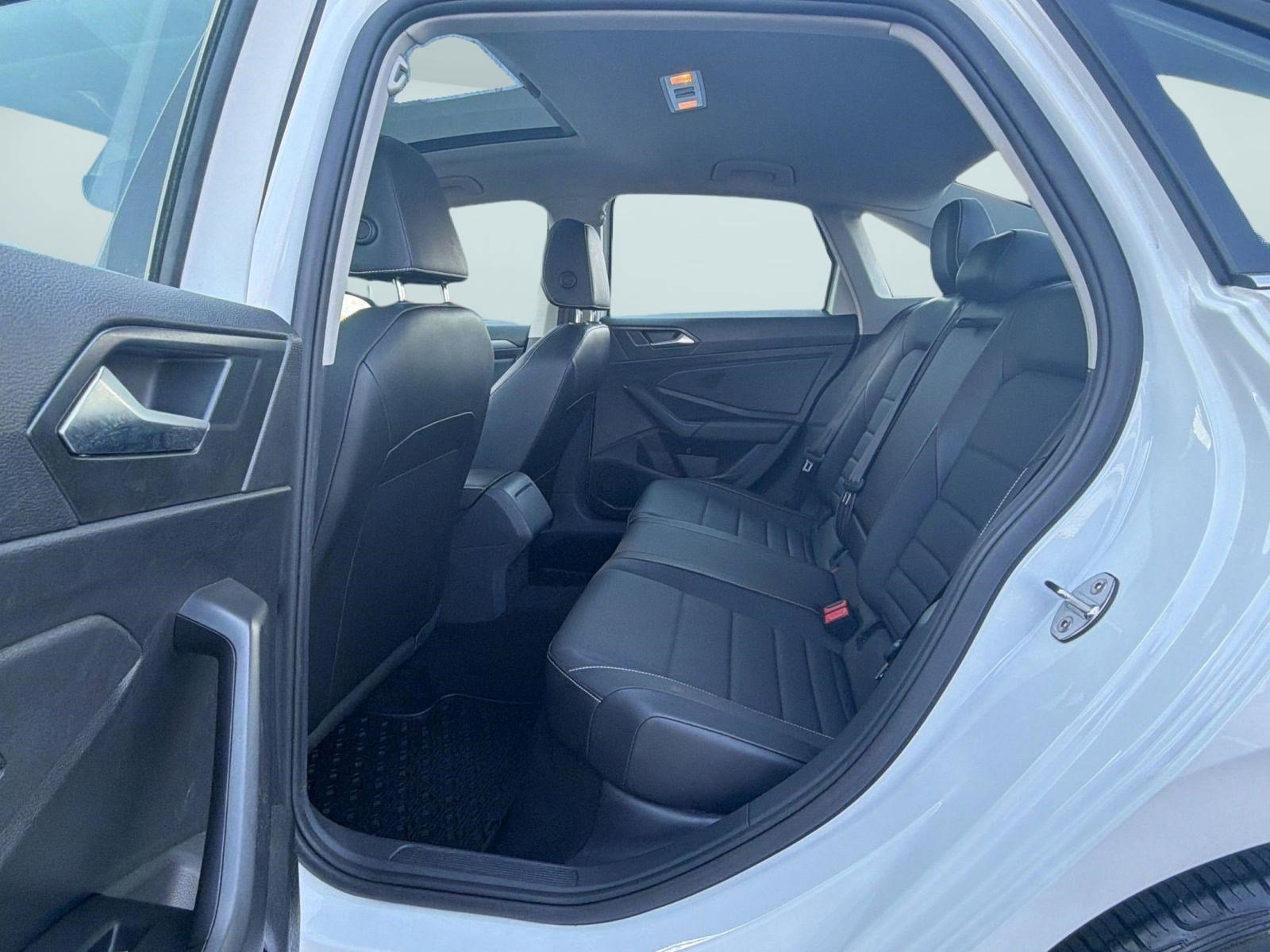 Certified 2022 Volkswagen Jetta SE FWD image 13