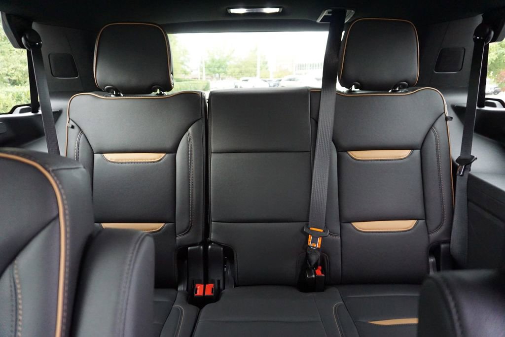 Used 2024 GMC Yukon AT4 w/ Technology Package image 16