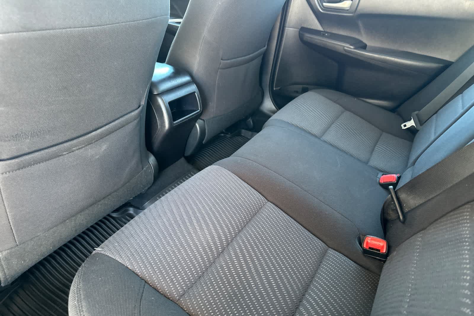 Used 2016 Toyota Camry LE FWD image 4