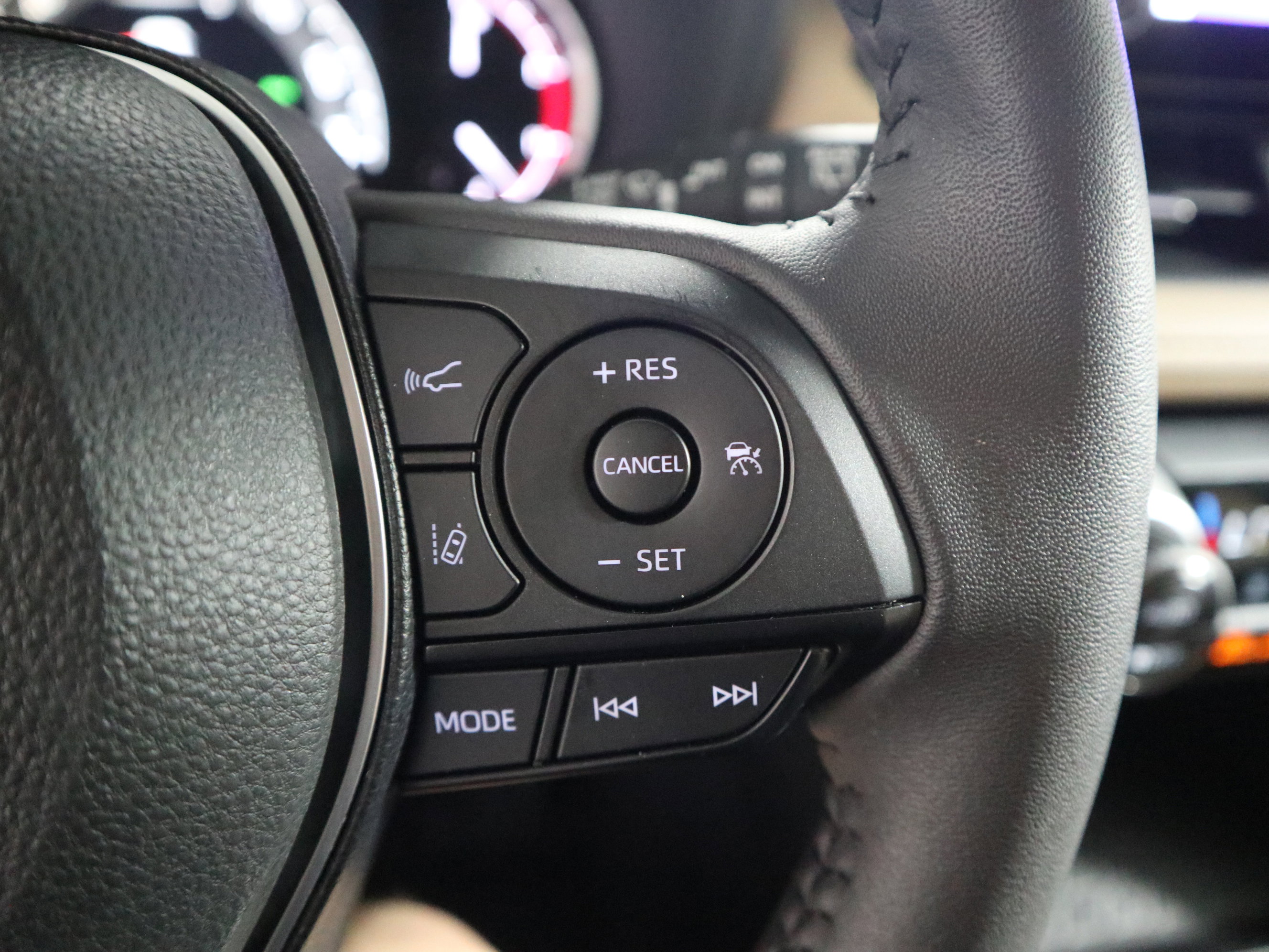 Used 2025 Toyota RAV4 XLE Premium image 29