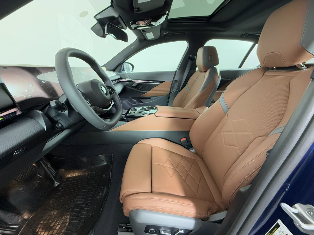 New 2025 BMW 540i xDrive w/ Premium Package image 9