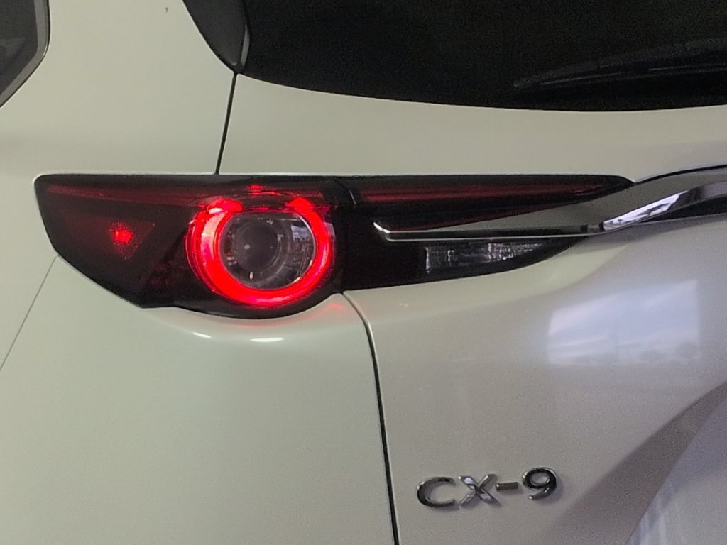 Used 2020 MAZDA CX-9 Touring FWD image 8