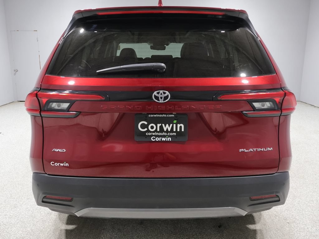 Used 2024 Toyota Grand Highlander AWD video 3
