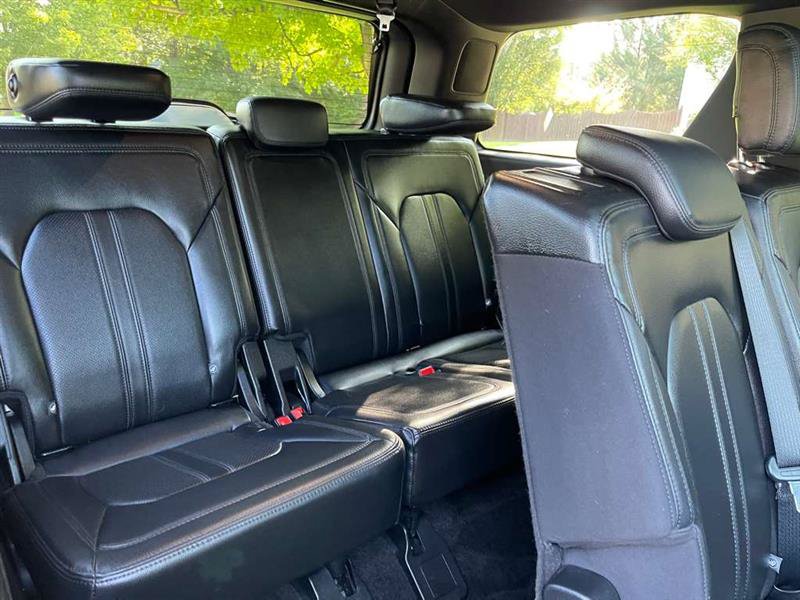 Used 2018 Ford Expedition Limited w/ Equipment Group 302A AWD/4WD image 18