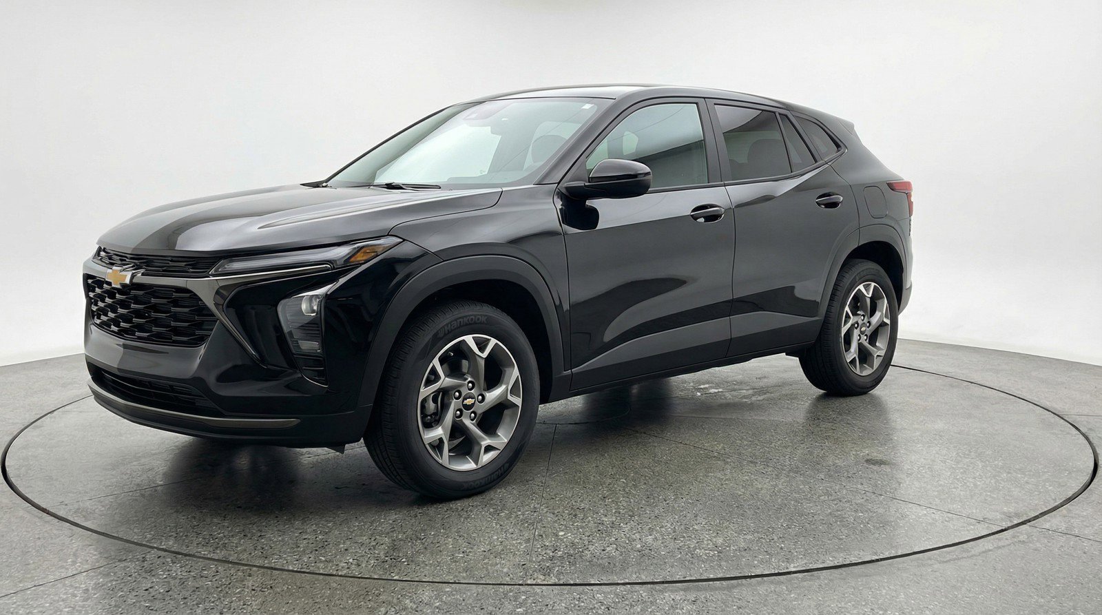 Used 2025 Chevrolet Trax LT FWD image 3