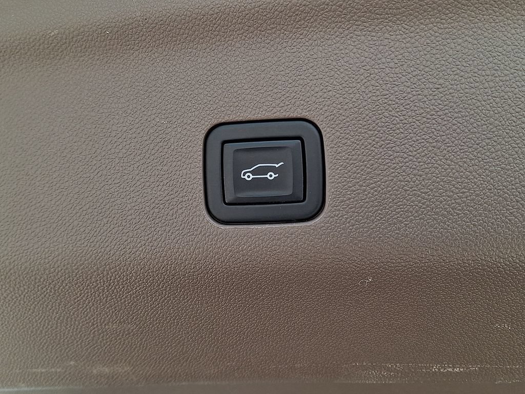 Used 2021 GMC Yukon Denali w/ Denali Ultimate Package AWD/4WD image 32
