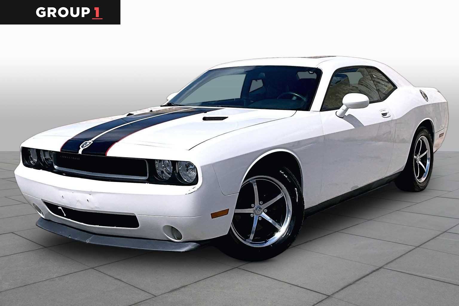Used 2010 Dodge Challenger SE RWD image 1