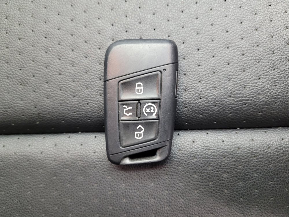 Used 2018 Volkswagen Atlas SEL FWD image 32