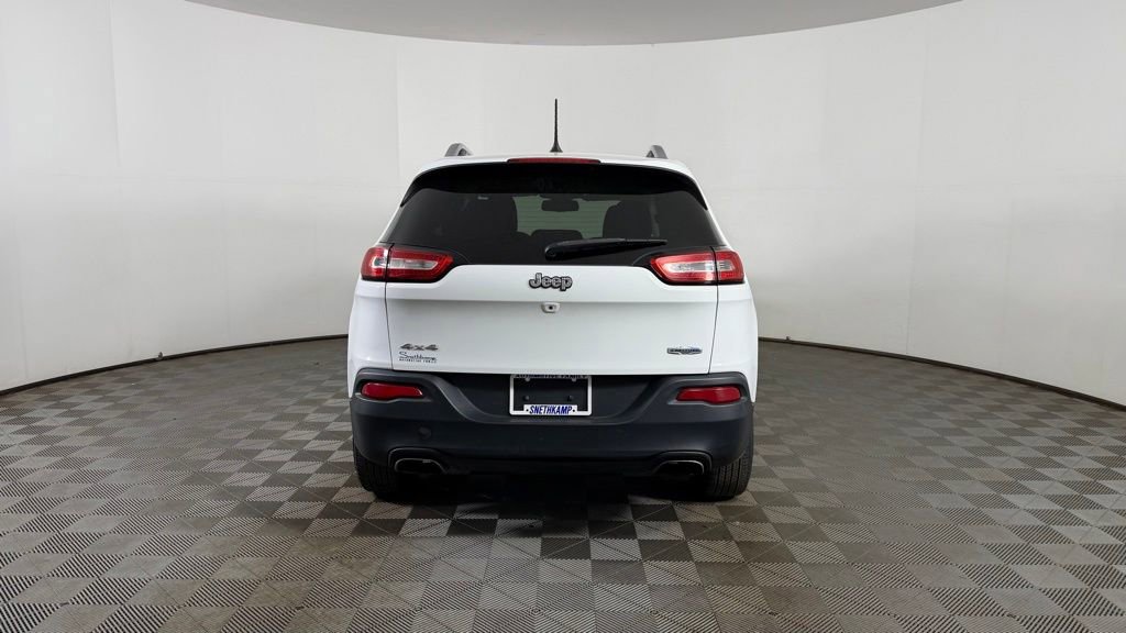Used 2016 Jeep Cherokee Latitude w/ Cold Weather Group AWD/4WD image 8