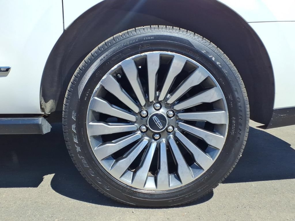 Used 2019 Lincoln Navigator L Reserve w/ Cargo Package AWD/4WD image 12