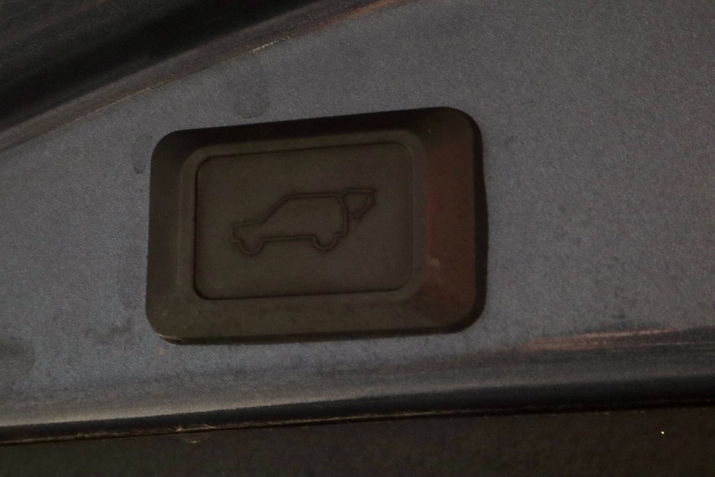 Used 2014 Toyota RAV4 Limited image 16