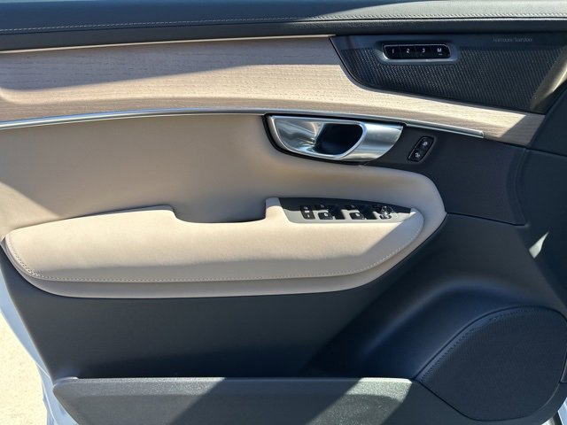 New 2026 Volvo XC90 B6 Plus w/ Protection Package Premier image 12