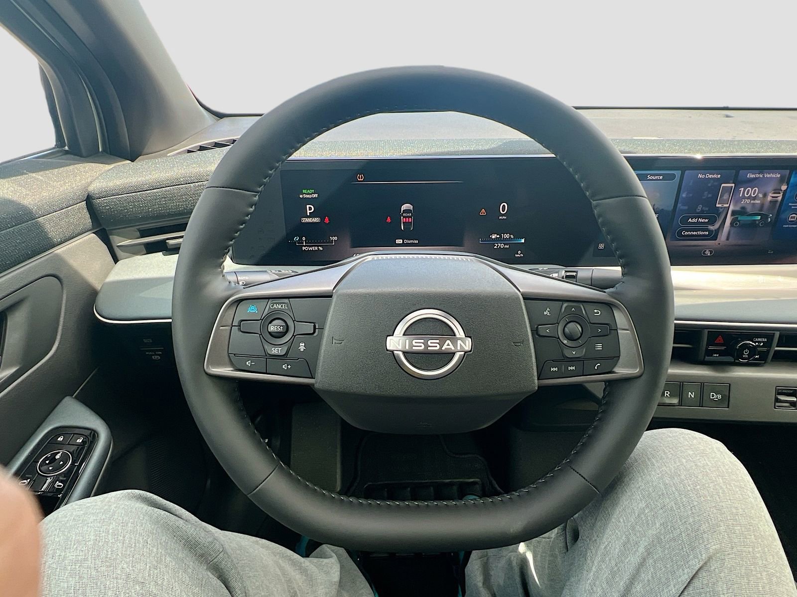 New 2026 Nissan Leaf FWD image 11