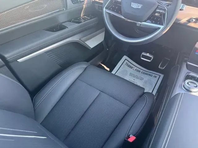 New 2027 Cadillac Vistiq Sport w/ LPO, Floor Liner Package AWD/4WD image 23