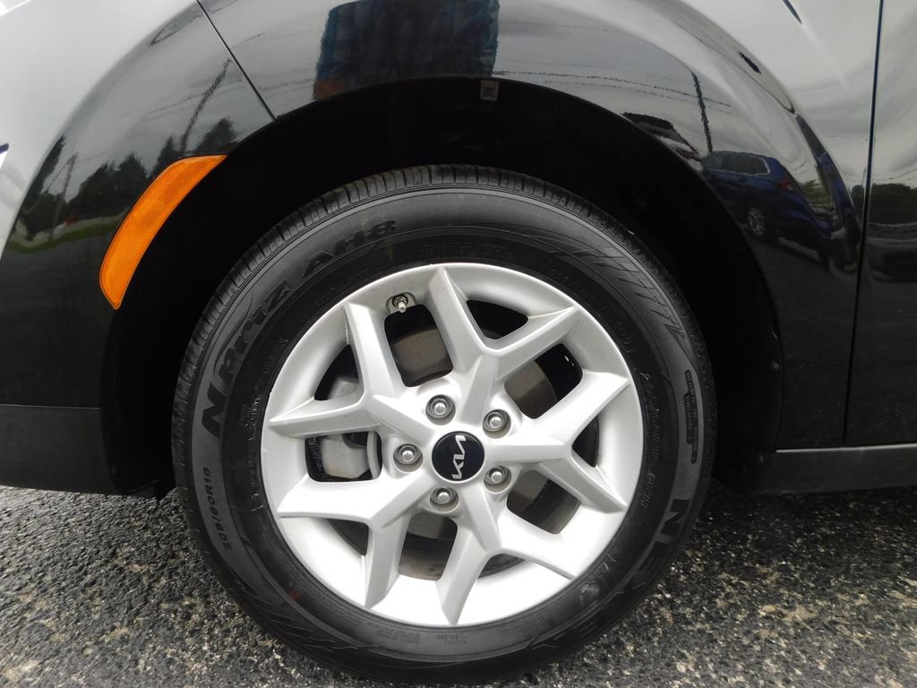 Used 2025 Kia Soul LX w/ LX Technology Package FWD image 10