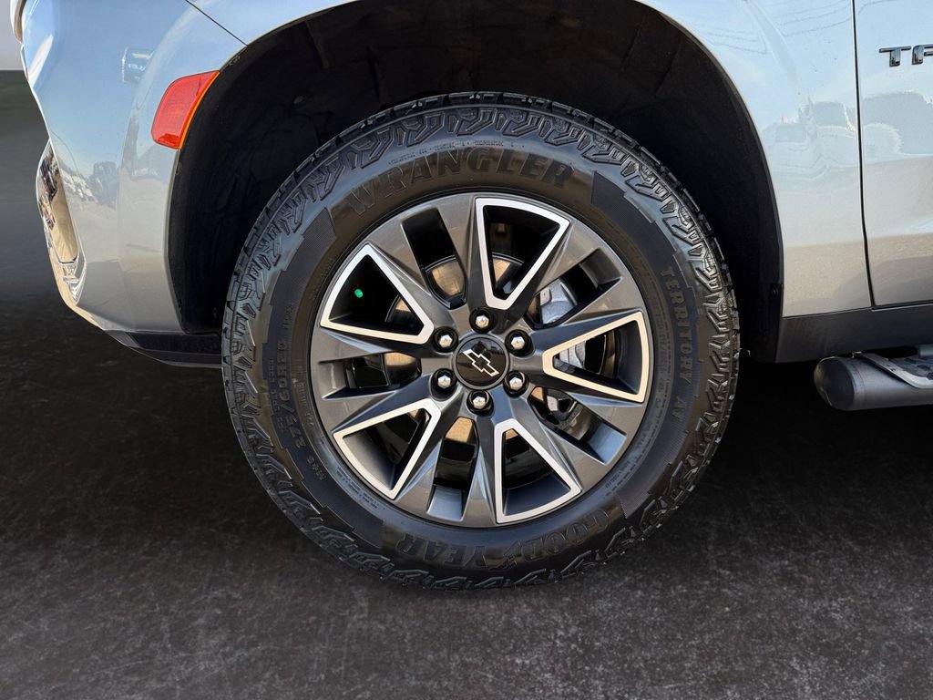 Certified 2024 Chevrolet Tahoe Z71 w/ Luxury Package image 9