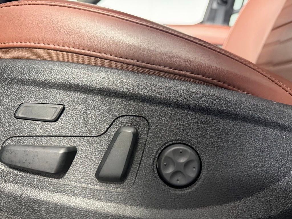 Used 2024 Kia Telluride SX Prestige w/ Towing Package image 25