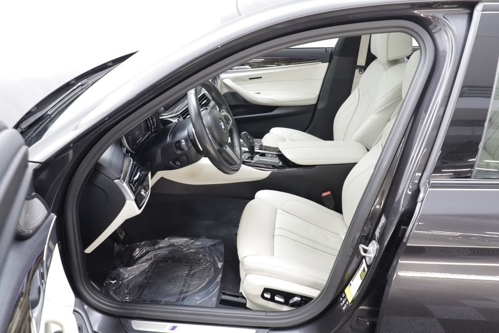 Used 2018 BMW M550i xDrive AWD/4WD image 6