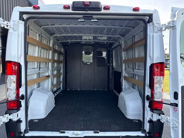 Used 2025 RAM ProMaster 2500 w/ U-Haul Equipment Group FWD image 25