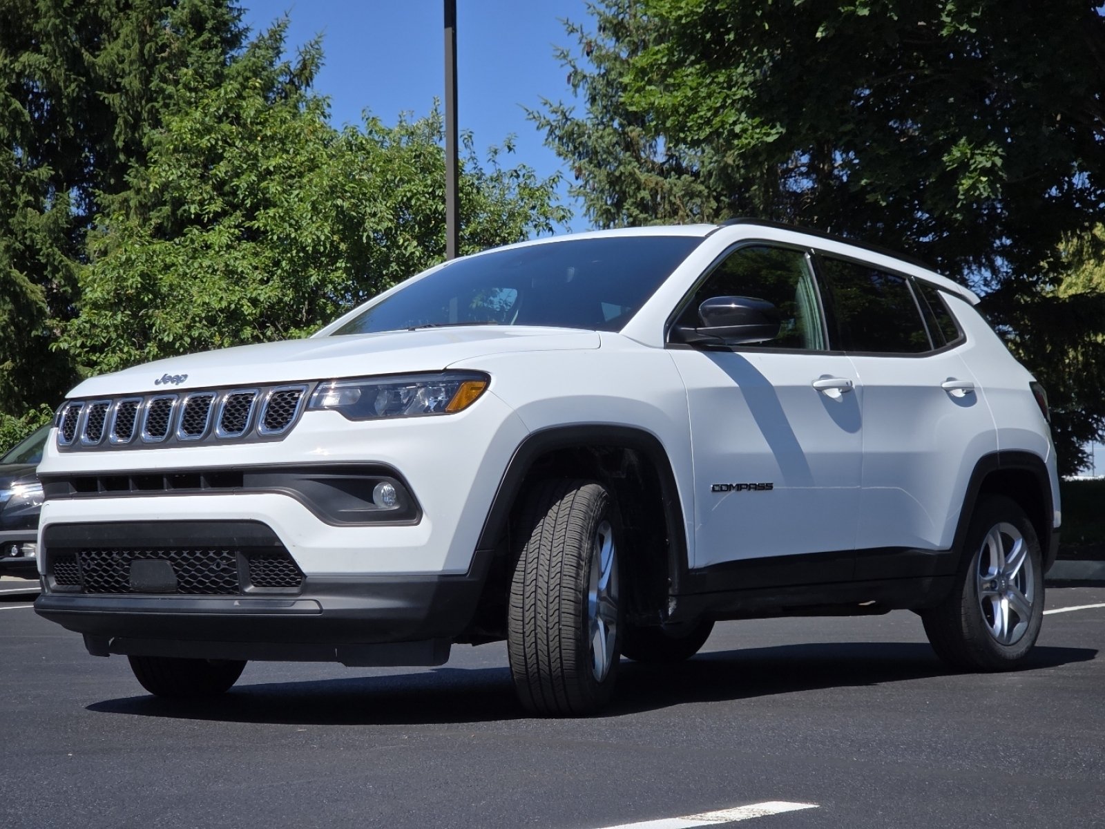 Used 2023 Jeep Compass Latitude AWD/4WD image 10