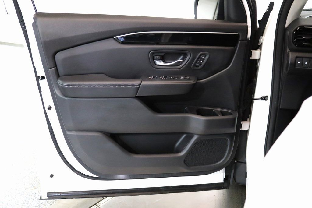 Used 2023 Honda Pilot Touring image 13