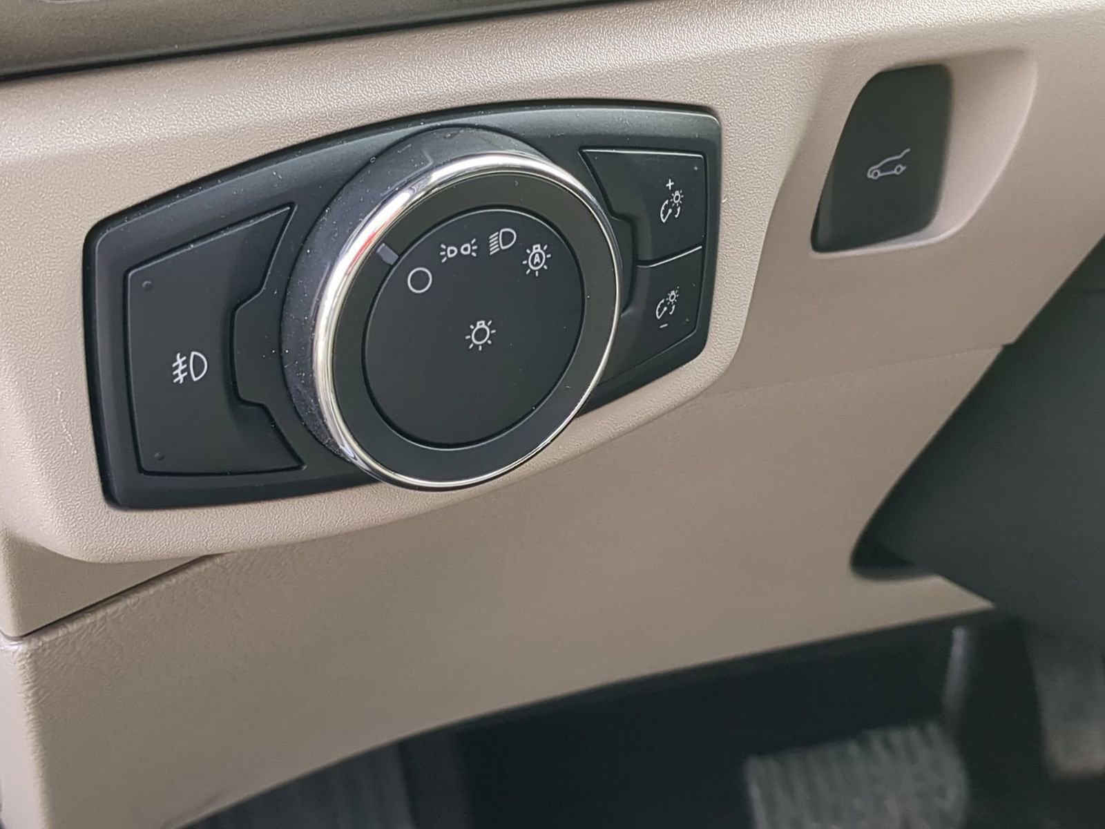 Used 2017 Ford Fusion SE image 19