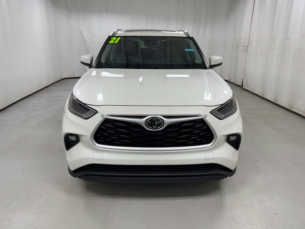 Certified 2021 Toyota Highlander XLE AWD/4WD image 4