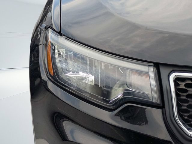 Used 2023 Jeep Compass Latitude w/ Sun and Sound Group AWD/4WD image 9