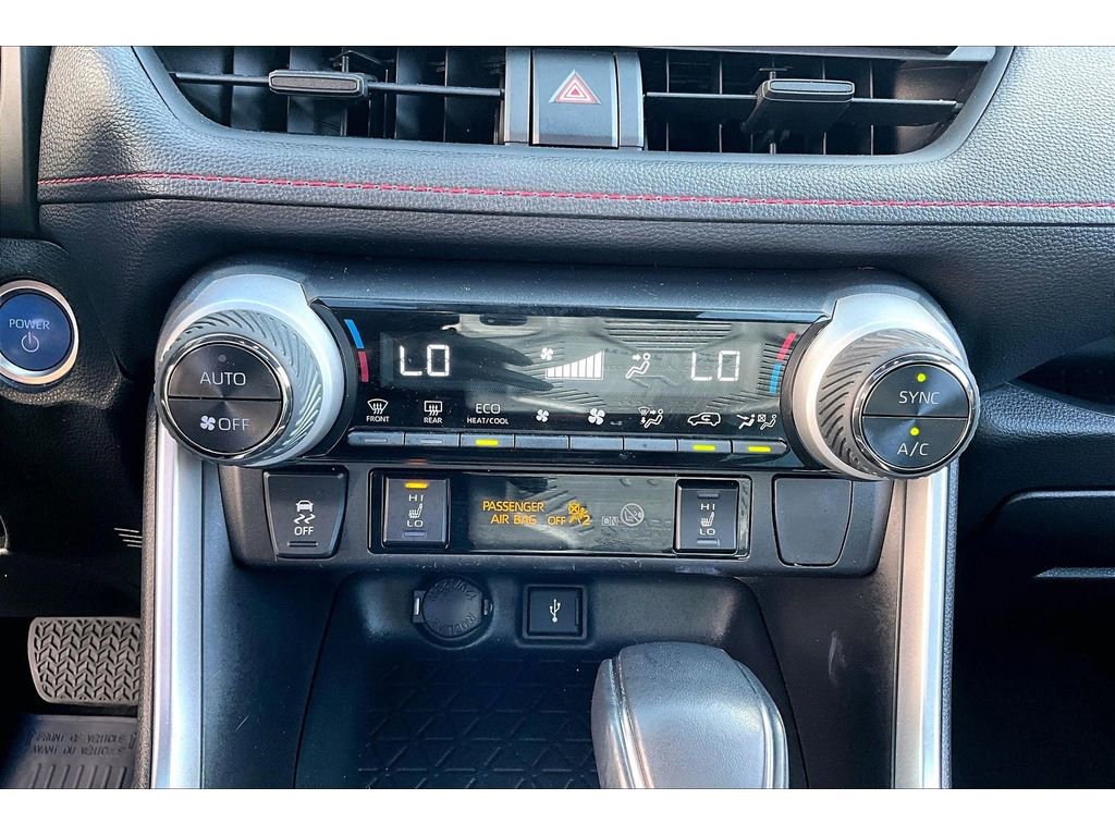 Used 2022 Toyota RAV4 SE w/ Weather & Moonroof Package AWD/4WD image 33