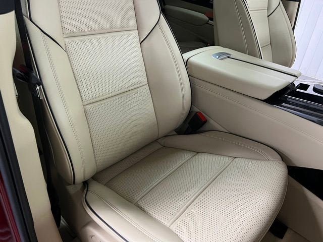 Certified 2024 Cadillac Escalade Premium Luxury w/ Performance Package AWD/4WD image 18