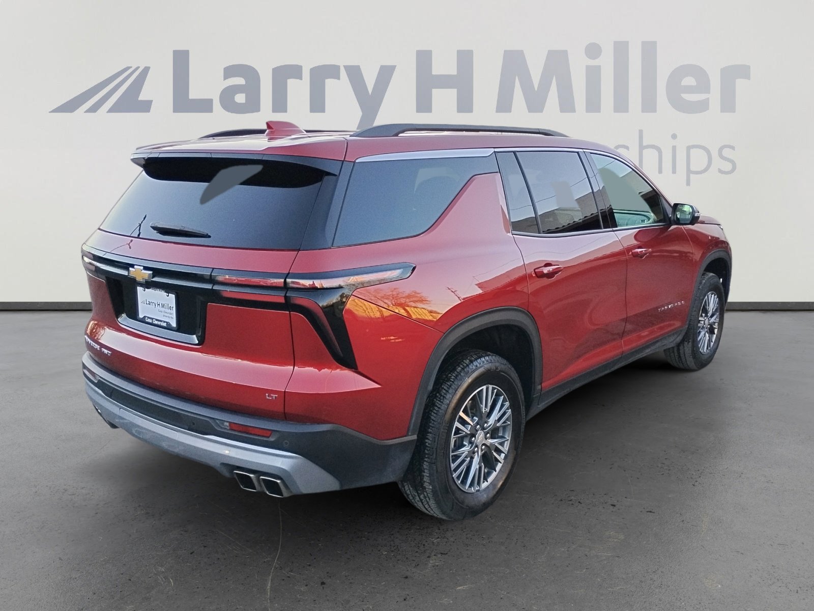 Used 2024 Chevrolet Traverse LT w/ Trailering Package image 5