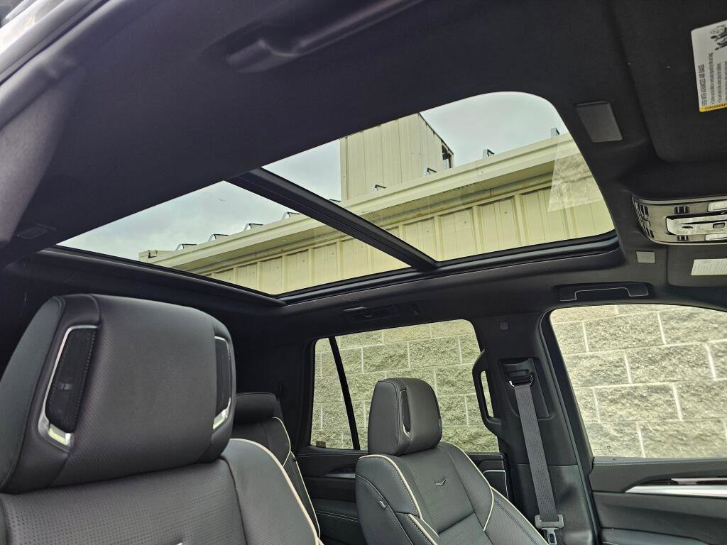 New 2026 Cadillac Escalade Luxury AWD/4WD image 17