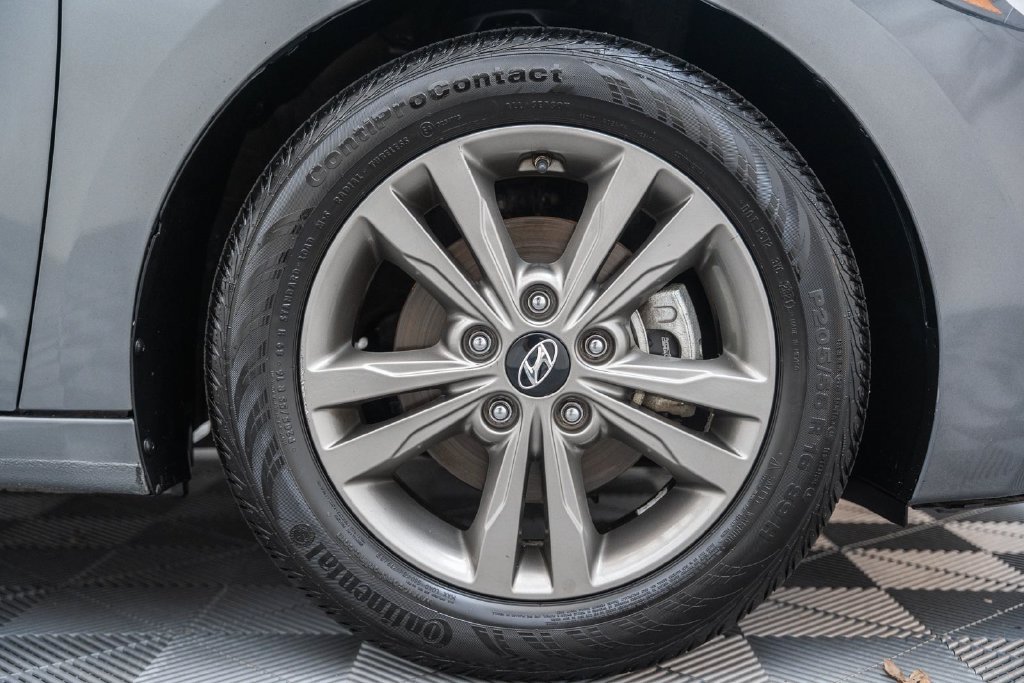 Used 2018 Hyundai Elantra SEL FWD image 13