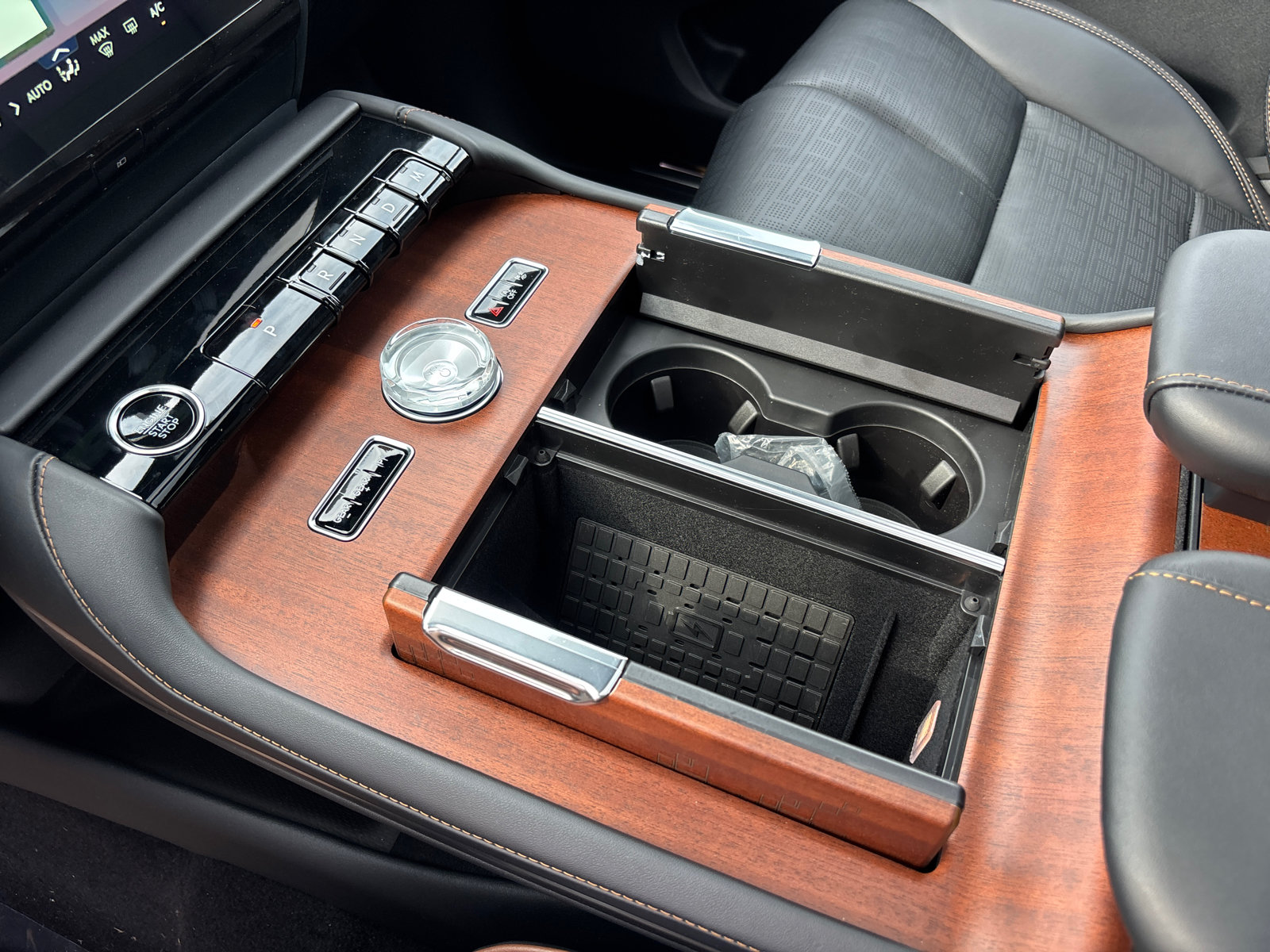 New 2026 Lincoln Navigator L Black Label AWD/4WD image 23