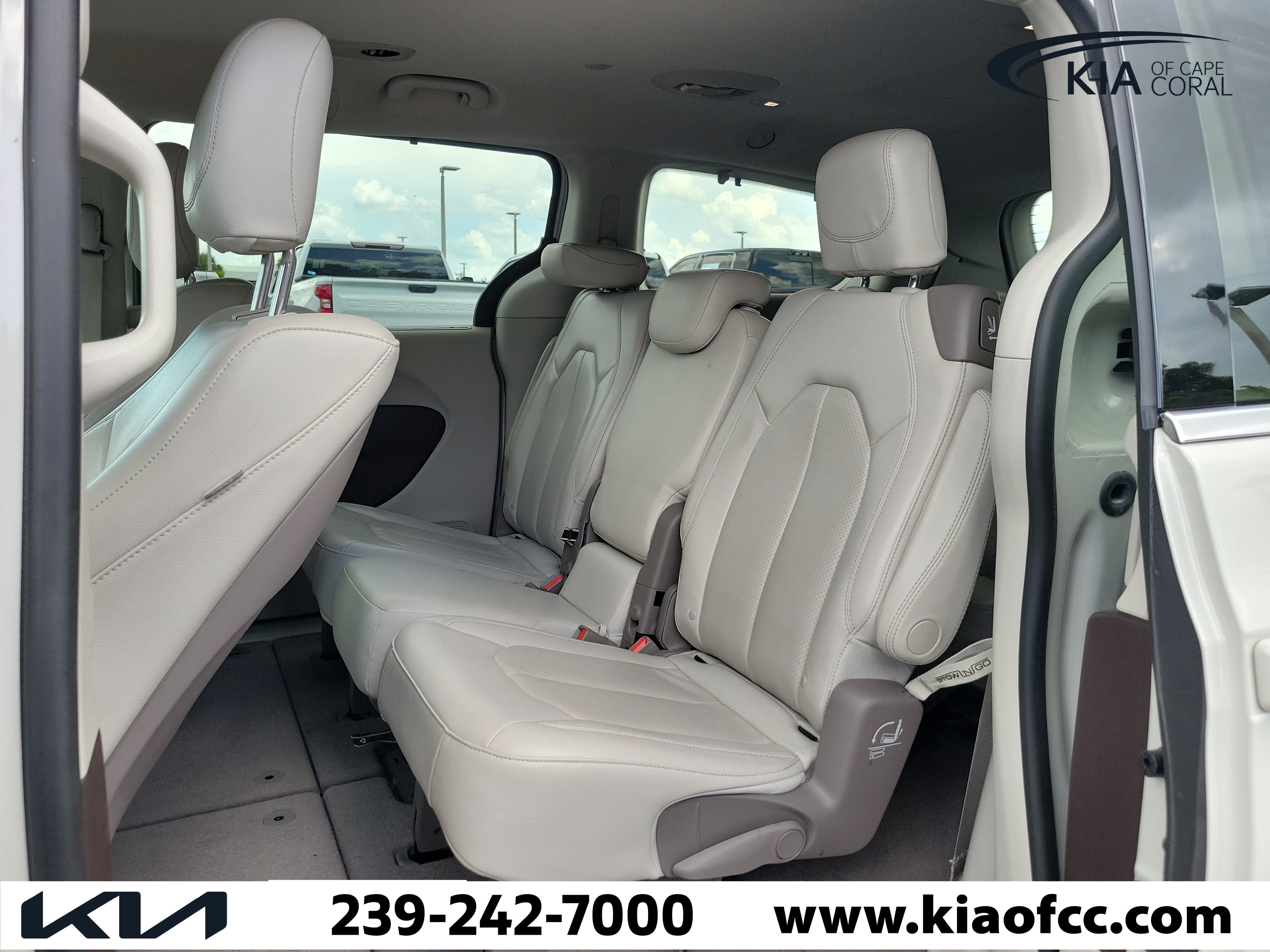 Used 2020 Chrysler Pacifica Touring-L Plus FWD image 12