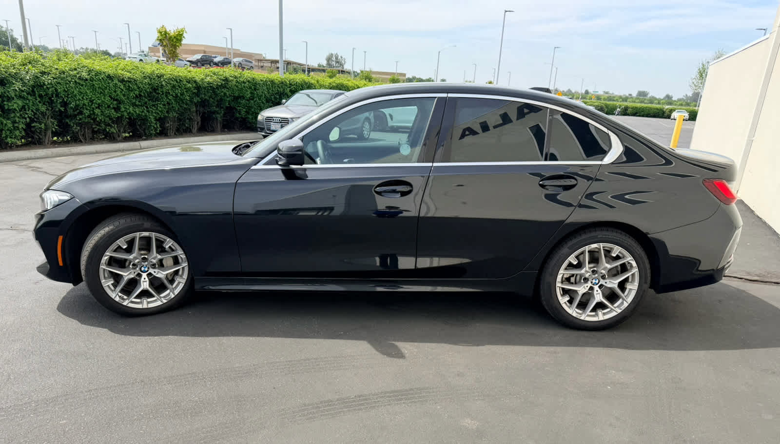 Used 2025 BMW 330i xDrive Sedan image 3