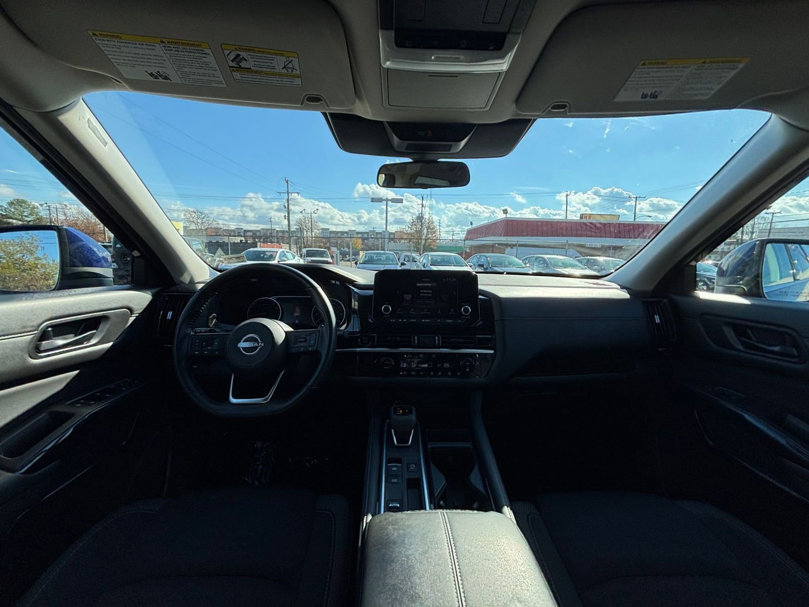 Used 2025 Nissan Pathfinder SV image 33