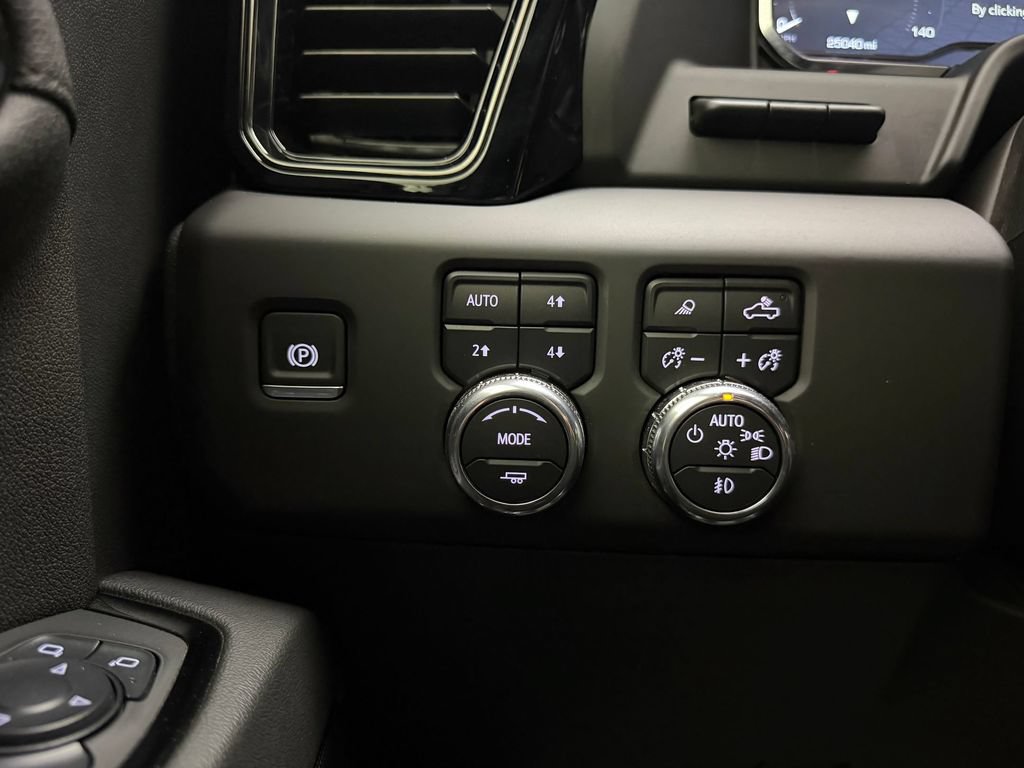 Used 2025 GMC Sierra 1500 AT4 w/ Technology Package AWD/4WD image 34
