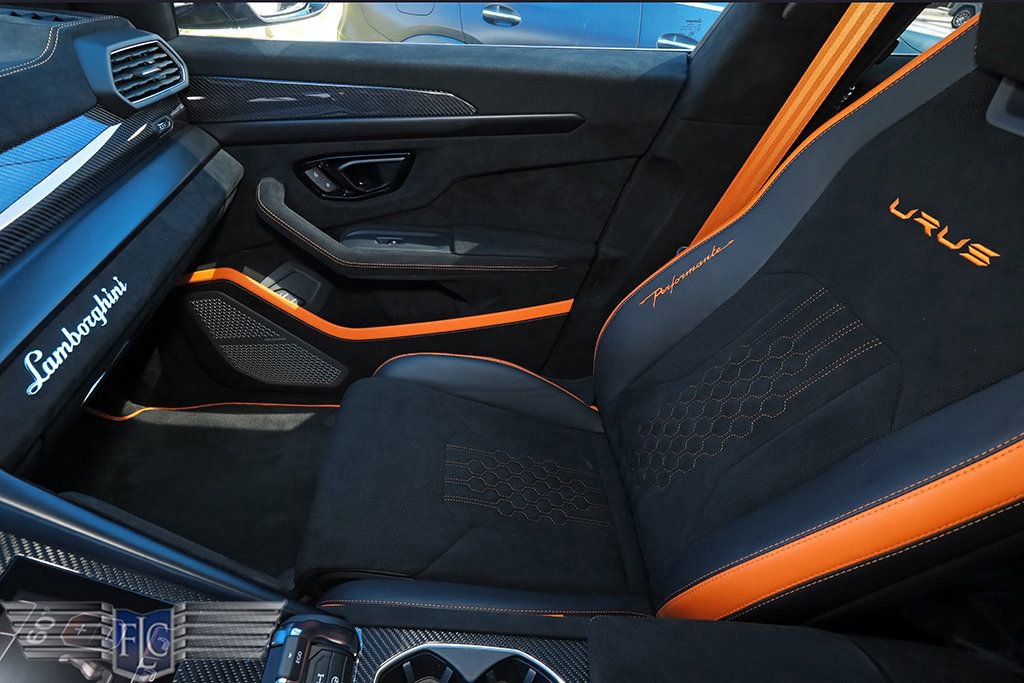 Used 2024 Lamborghini Urus Performante AWD/4WD image 28
