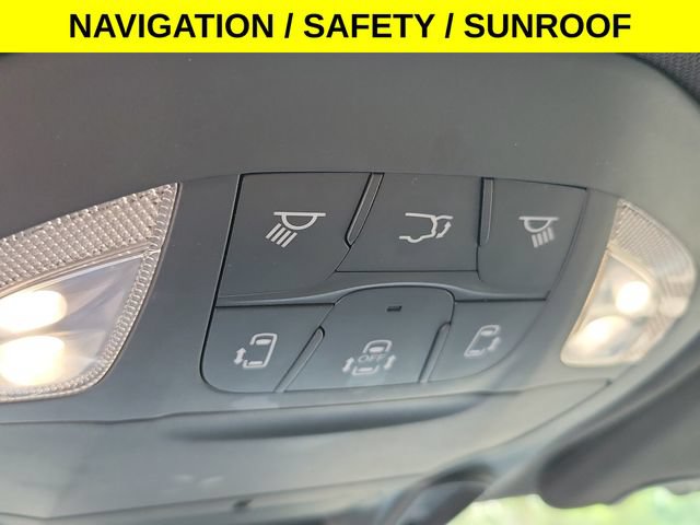 Used 2025 Chrysler Pacifica Limited FWD image 19