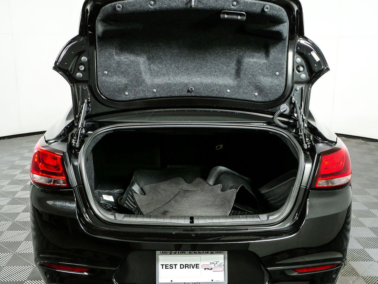 Used 2017 Chevrolet SS RWD image 31