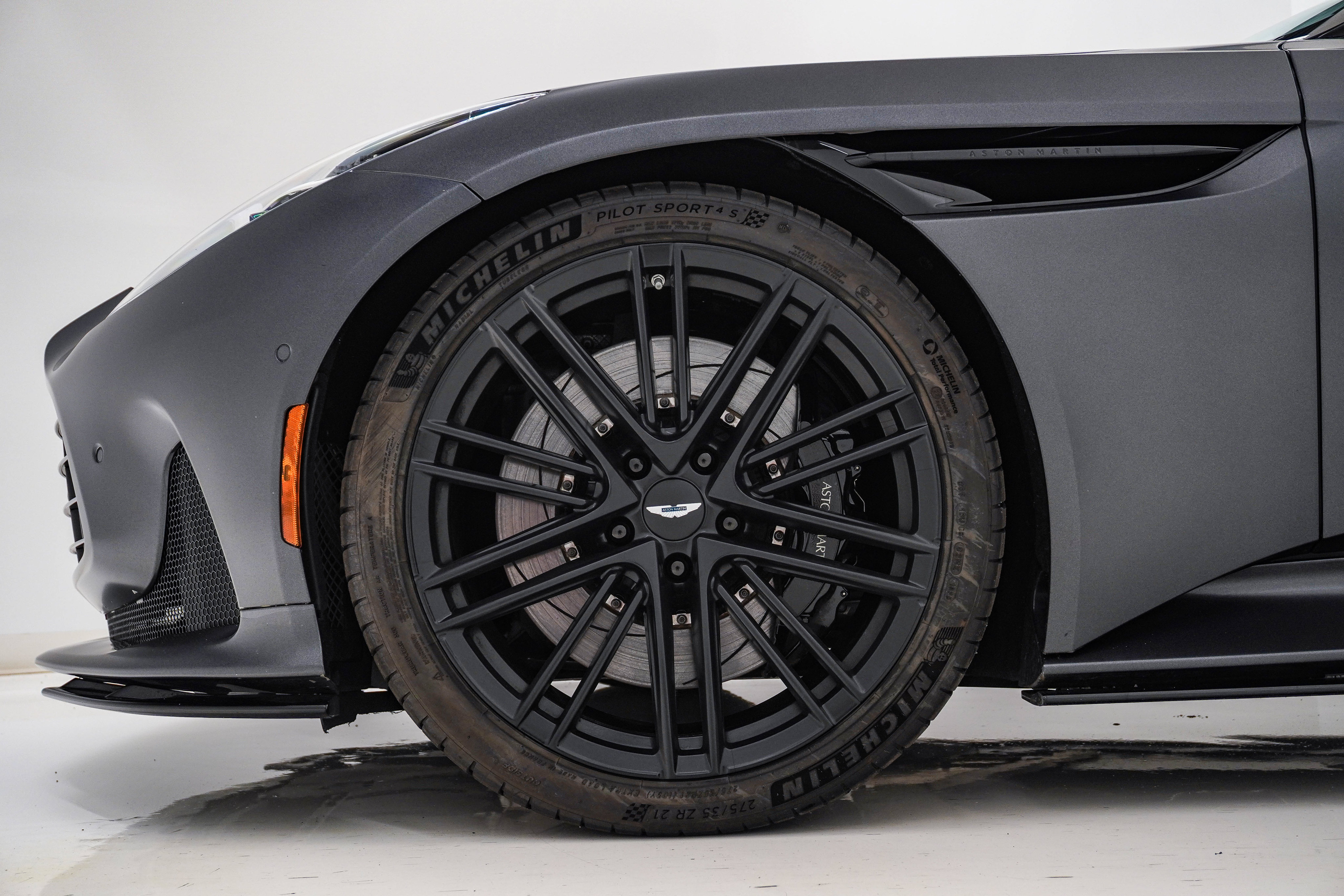 Used 2024 Aston Martin DB12 Coupe RWD image 15