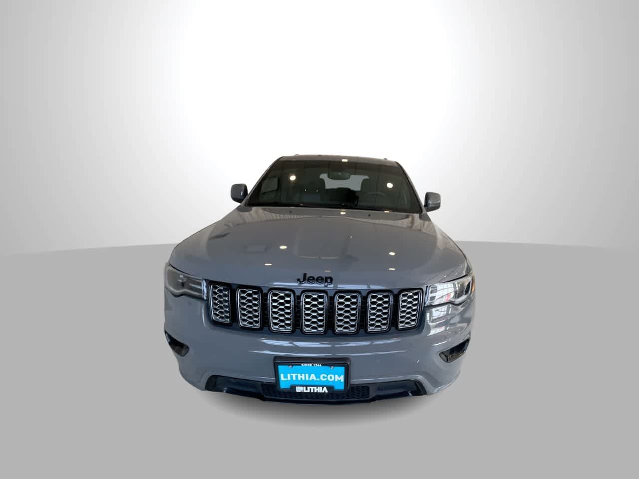 Used 2022 Jeep Grand Cherokee Laredo X AWD/4WD image 3