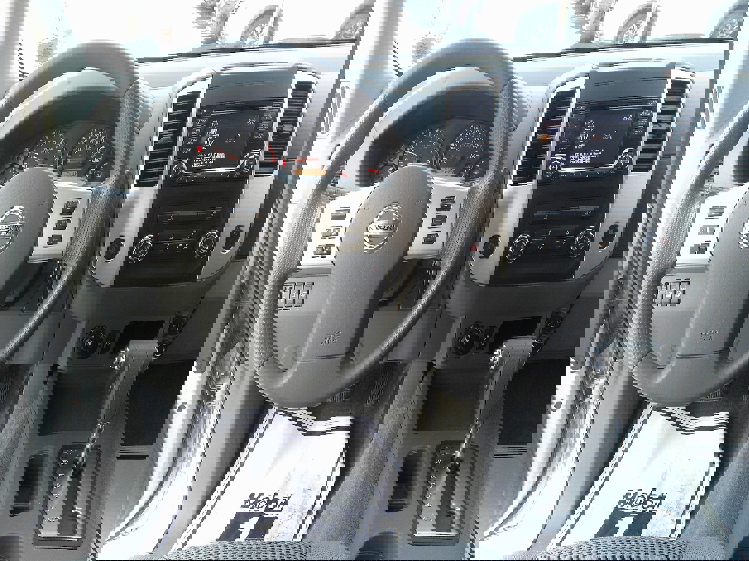 Used 2018 Nissan Frontier SV image 4