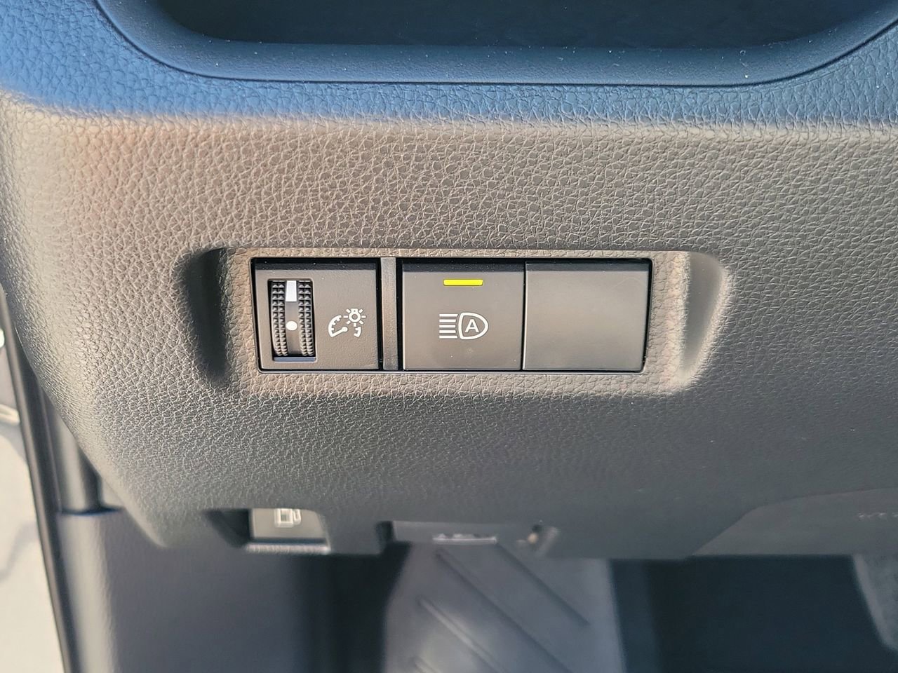 Used 2025 Toyota RAV4 LE image 29