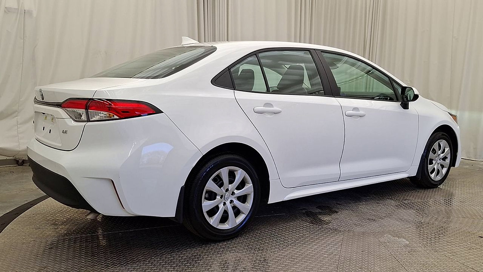 Certified 2025 Toyota Corolla LE image 3